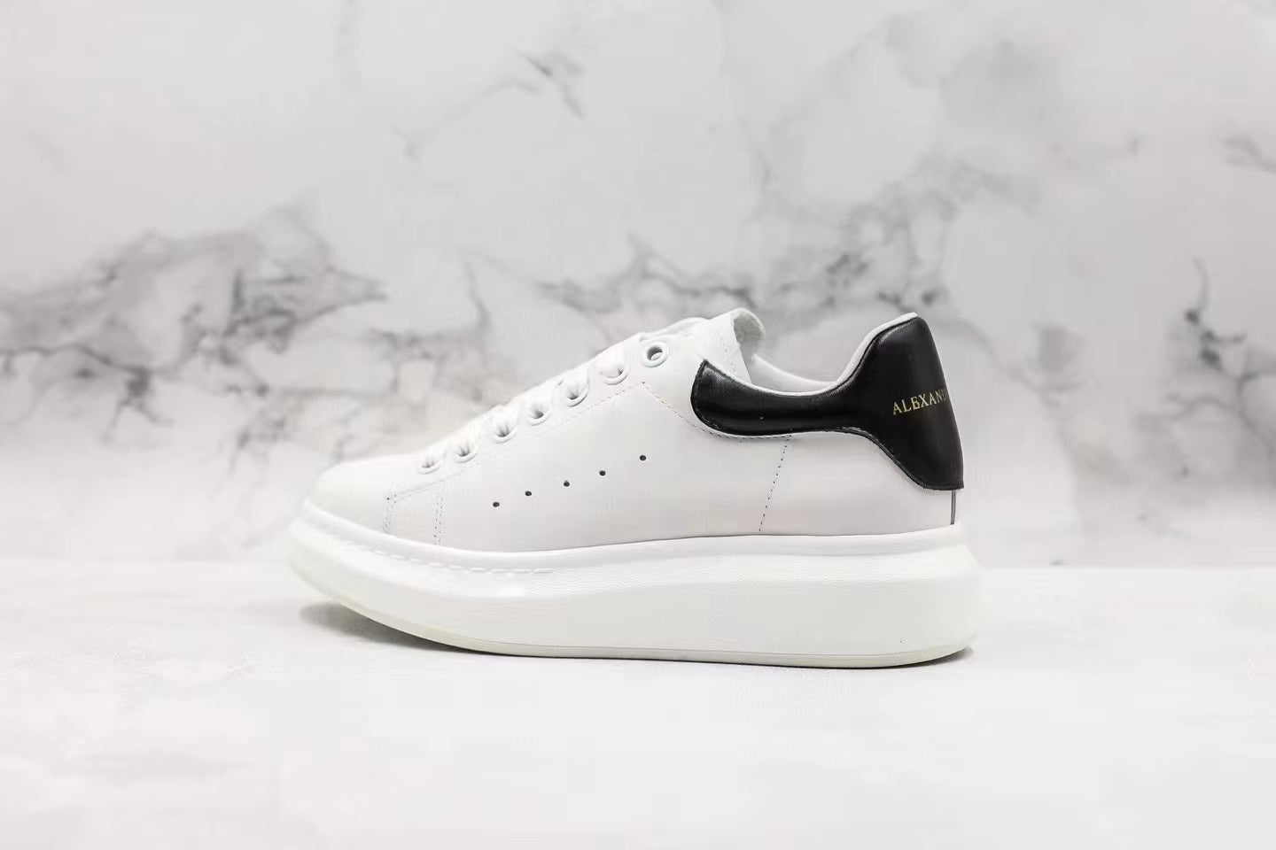 High Quality 2024 New Casual Black Sports Shoes round Head Thick Sole Small White Shoes
